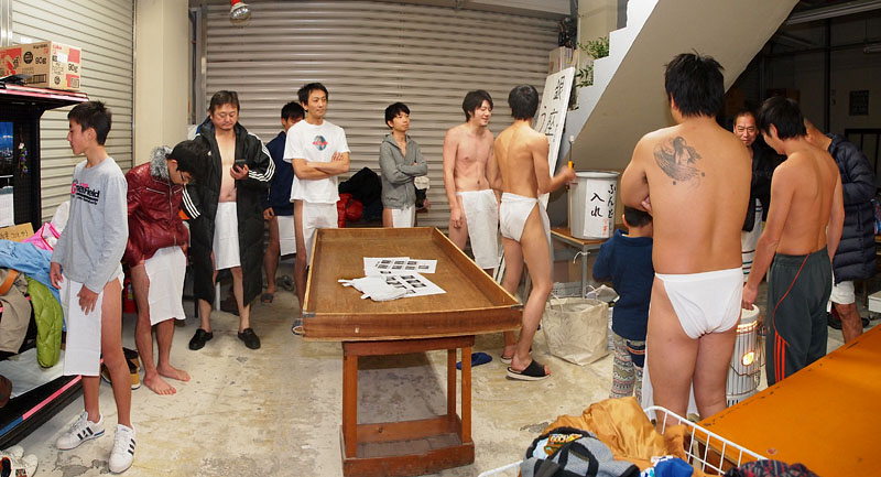 出番を待つ参加者たち