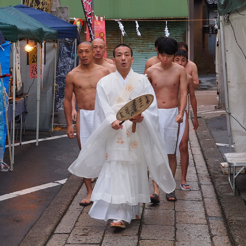 昼の部第3組 【壱】 〜男性行者8名の登場〜 15:31