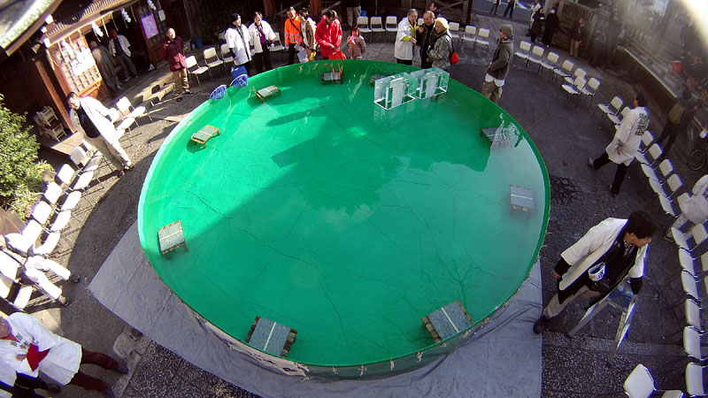 氷柱で冷やされる15トンの清水 2014.1.12 09:07