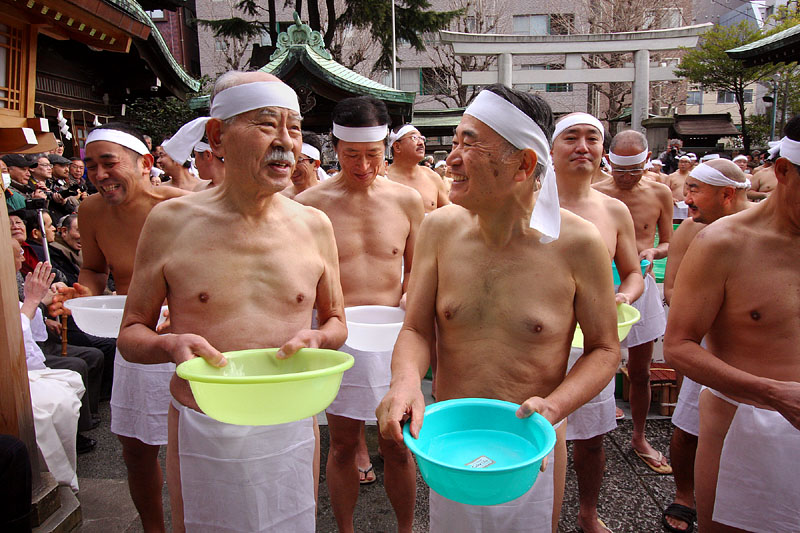 鳥船【壱】 〜塩水の入った洗面器を持つ〜 11:05