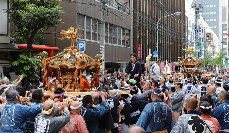 町神輿の渡御 16:15
