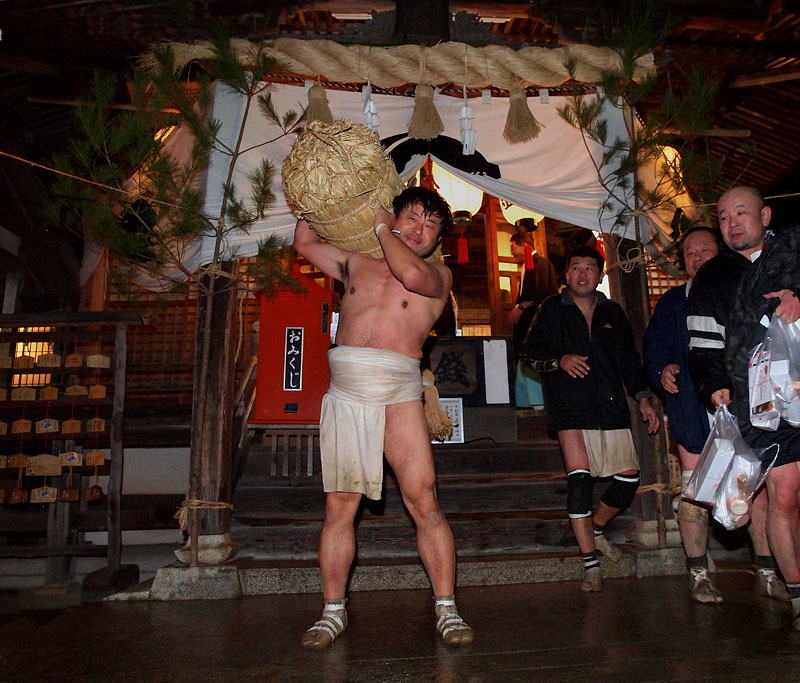 60kgの米俵を担ぐ山下秀樹さんの勇姿! 21:40