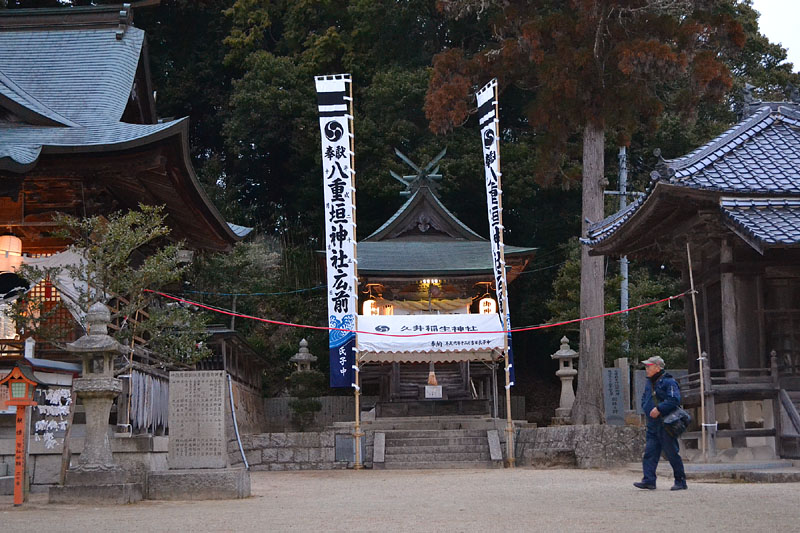 拝殿右隣に鎮座する八重垣神社