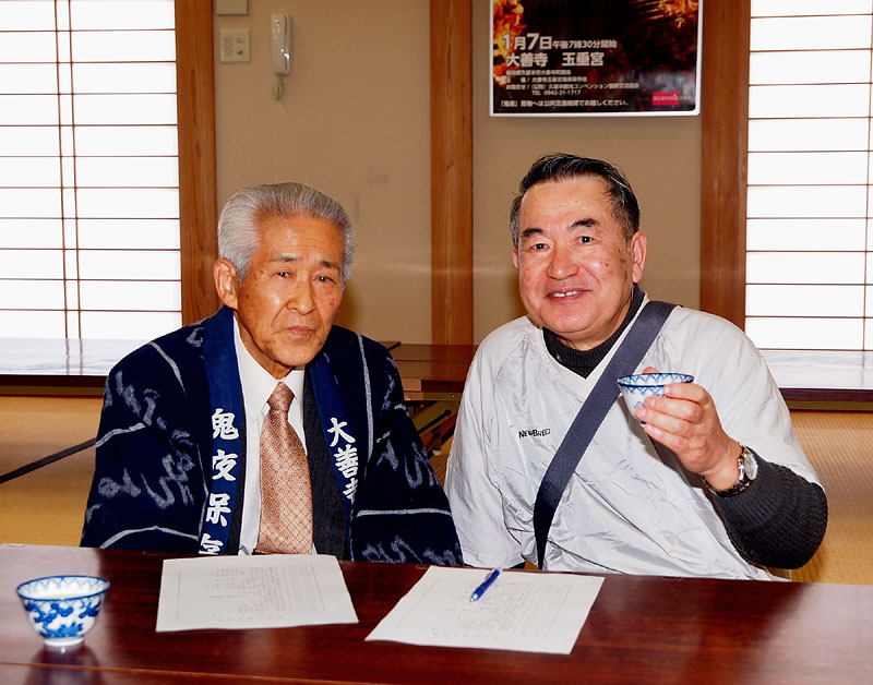 懇切丁寧にご教授頂いた横田利幸さん/社務所