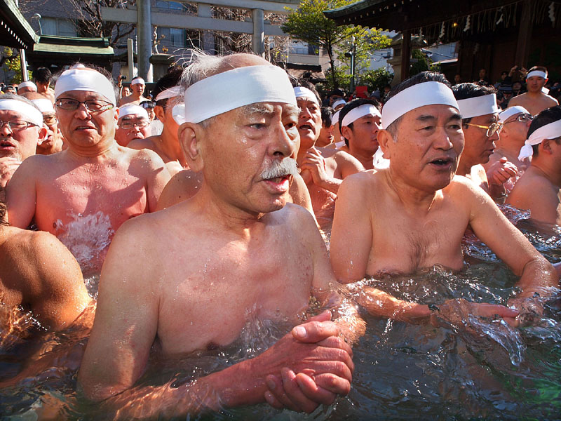 最長老・羽場左近さん(81歳)の寒中水浴 2015.1.11 11:25