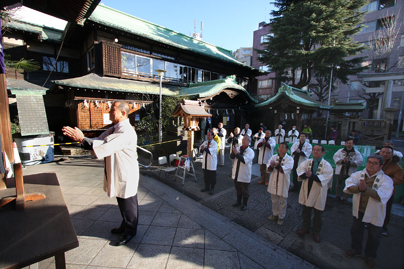 弥生会の参拝 08:57