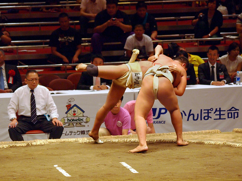 6年生の熱戦!〜見事な下手投げ 2/3〜