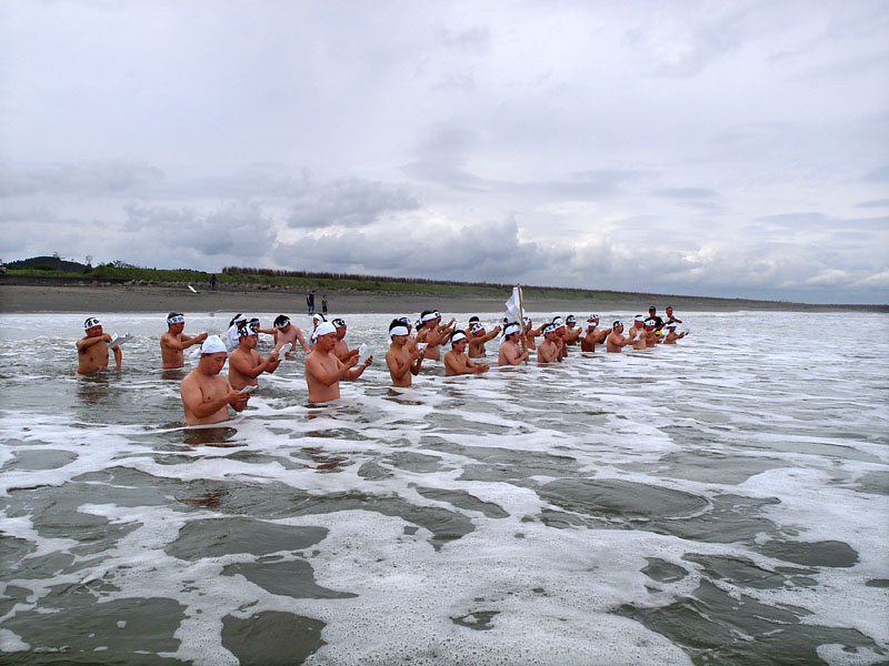 浜垢離【参】 〜海水に浸かりながら大祓言葉を斉唱する〜 12:04