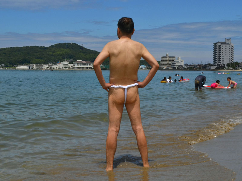 津屋崎海水浴場で水泳を楽しむ 3/3
