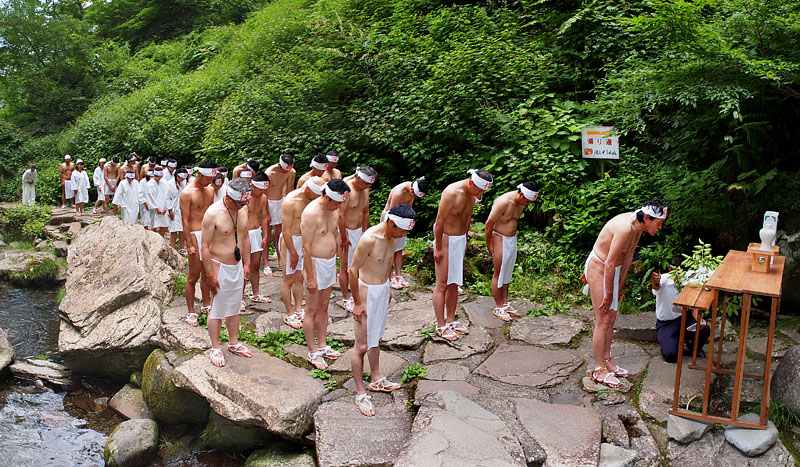長瀧神事 【壱】 〜阿弥陀ヶ滝の下で若宮多門宮司による禊神事〜 11:06