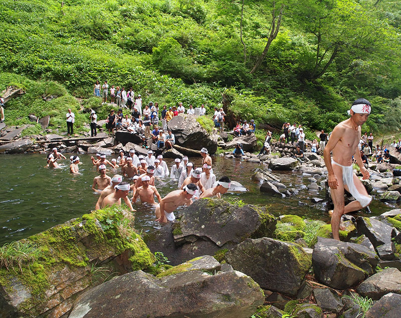 滝行 【壱】 〜先達を先頭に阿弥陀ヶ滝に向かう〜 11:26