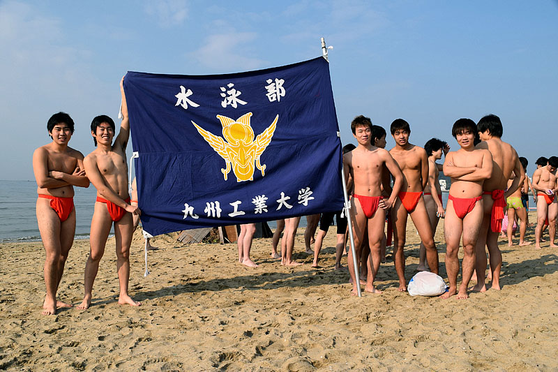 九州工業大学水泳部の学生たち　10:50