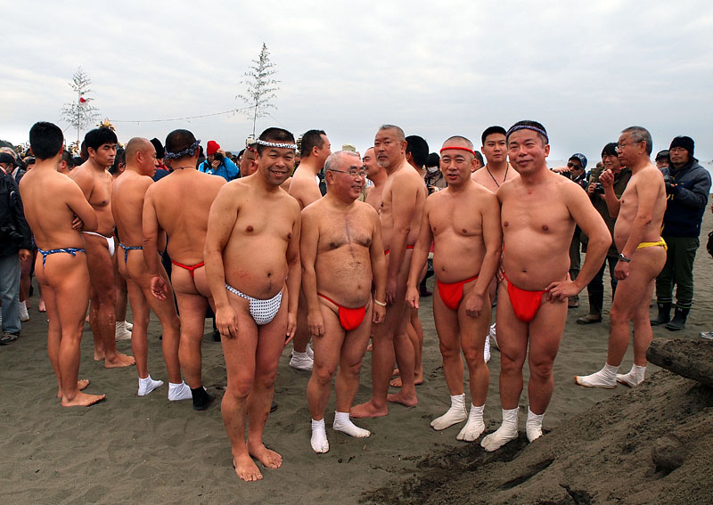 寒中神輿錬成会だからこそ許される色柄褌