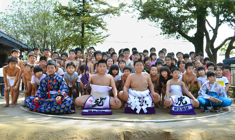 1年生から6年生まで男女81名が参加した奉納相撲大会/諏訪神社（福岡県福津市）