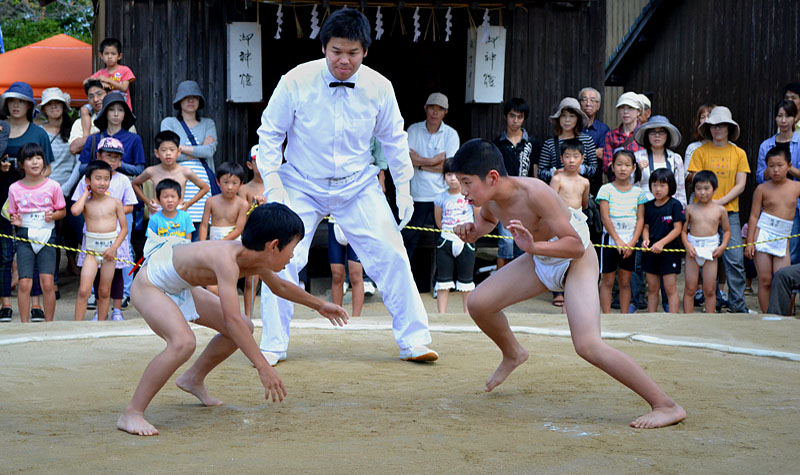 団体戦の真剣勝負/諏訪神社（福岡県福津市）