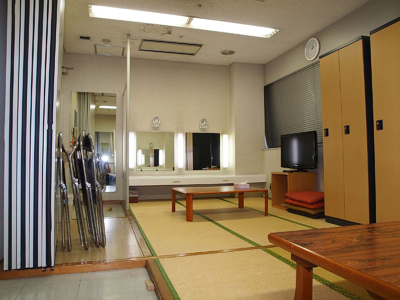 パーティションで二室にできる楽屋