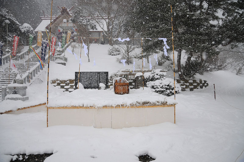 石段下の神社境内に設けられたみそぎ斎場　2010年1月15日 09:48