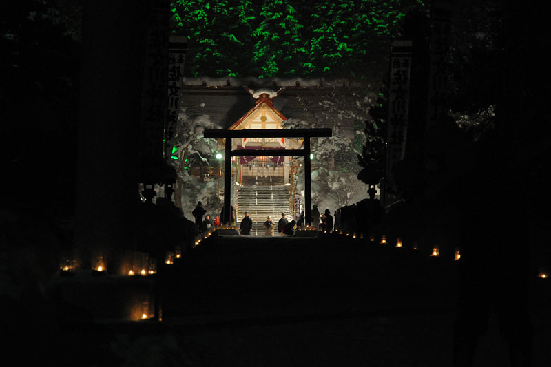 ライトアップされた佐女川神社 18:11