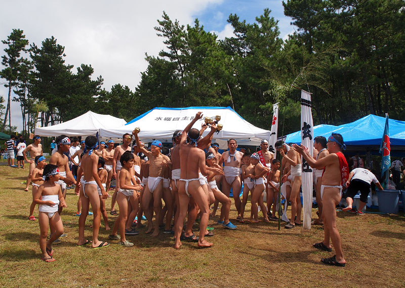 祭り広場 【弐】 〜鬼踊りに興じる裸たち〜