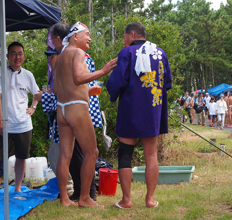 見付天神裸祭保存会・鈴木会長と歓談 12:46