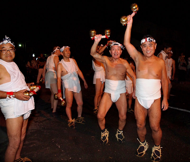 和田グループ参加者の鬼踊り / 二番觸会所前