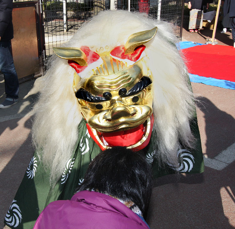 頭をかじる獅子舞 09:33