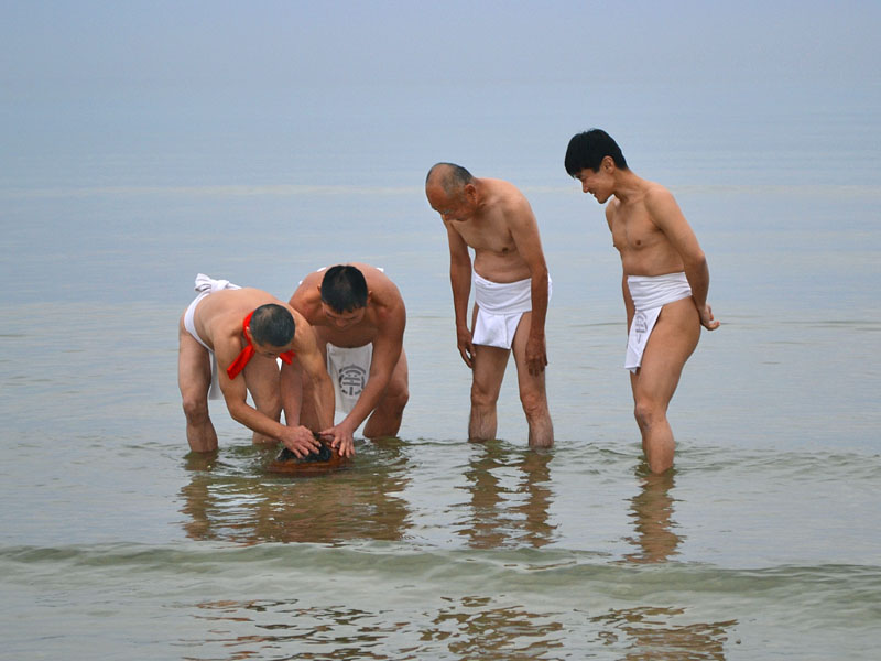 海藻で玉を磨く