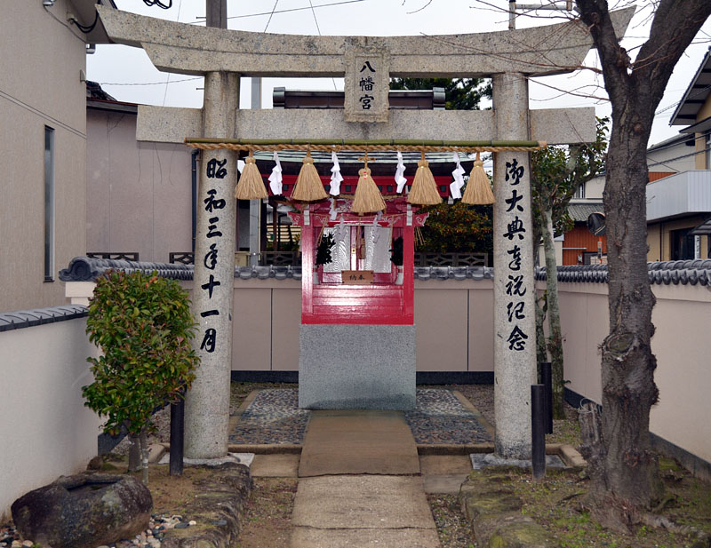 緑町公民館の南側に隣接する緑八幡宮