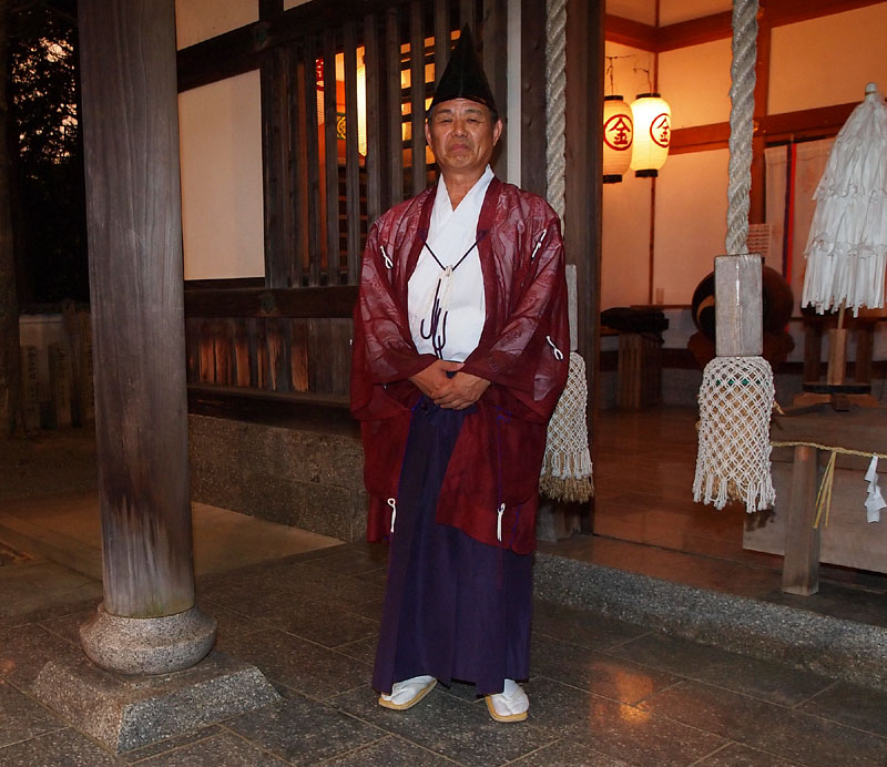 【壱】 金比羅神社 〜裸まいり一行の到着を待つ高宮宮司〜