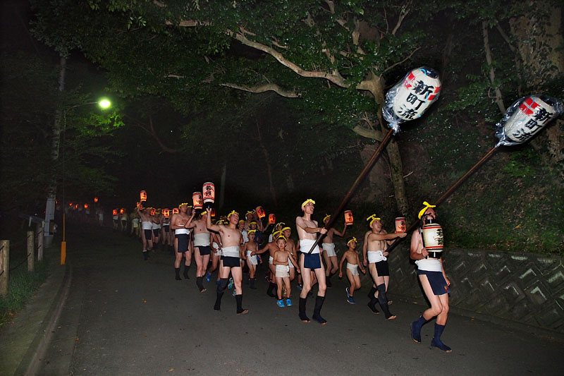 裏参道を下る新町流 20:28