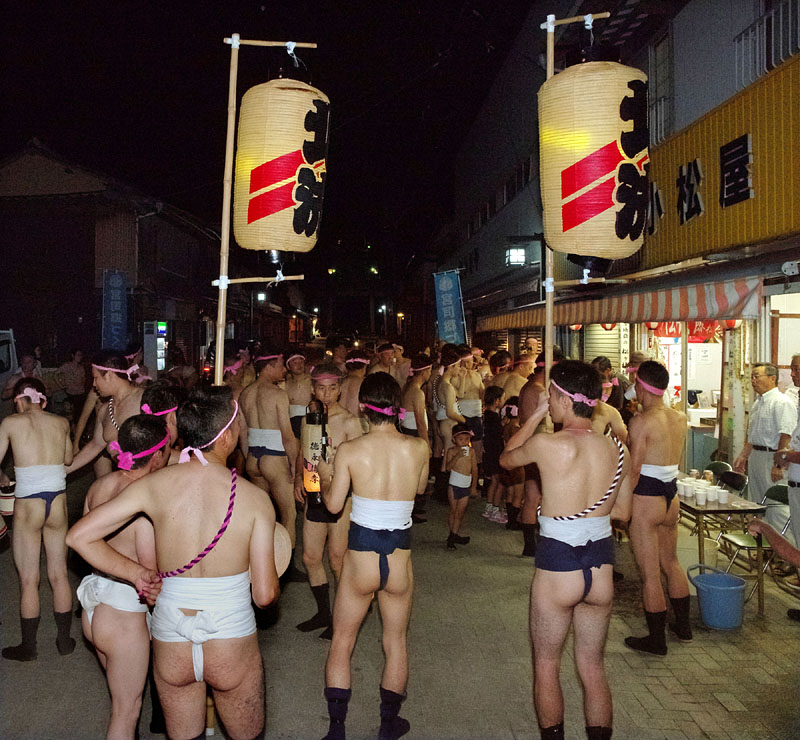 参道の小松屋で休憩する北流 20:18
