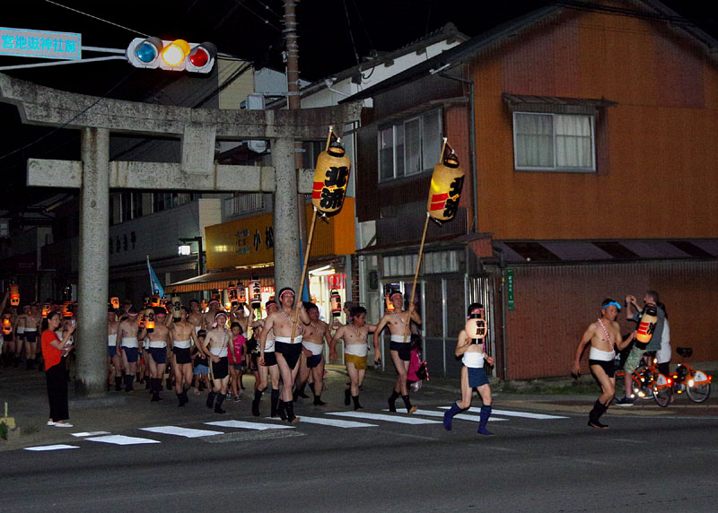 宮地嶽神社を後にする北流 20:23