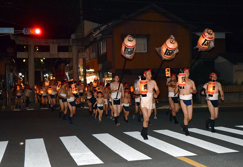 宮地嶽神社を後にする岡流 20:15