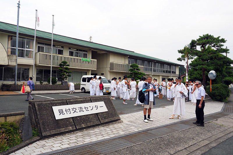 地脇地区の集合場所「見付交流センター」 09:15