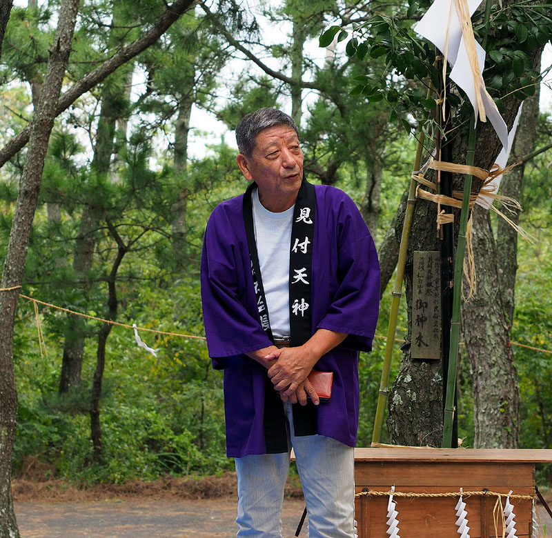 挨拶する見付天神裸祭保存会・鈴木会長 10:10