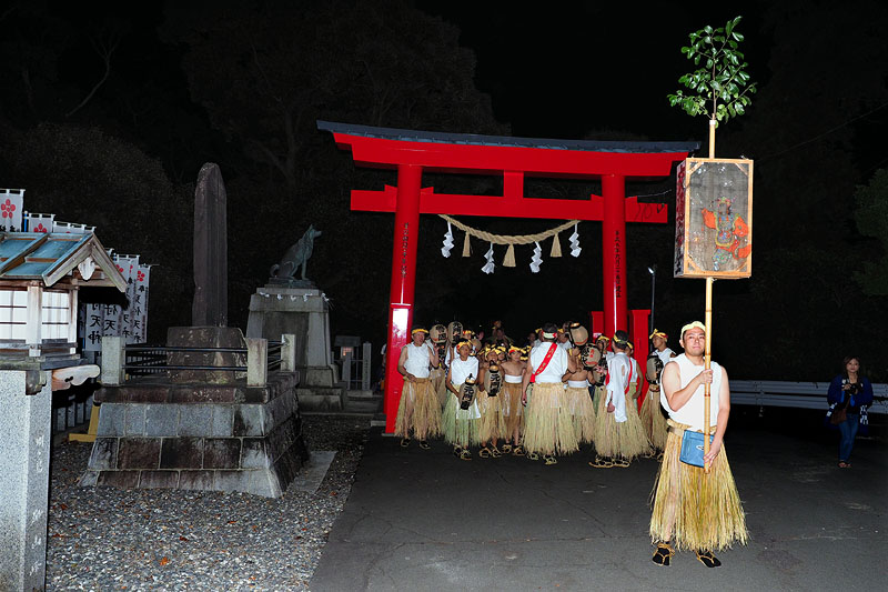 赤鳥居を通過する東区・元門車の子供連(富士見町) 18:16
