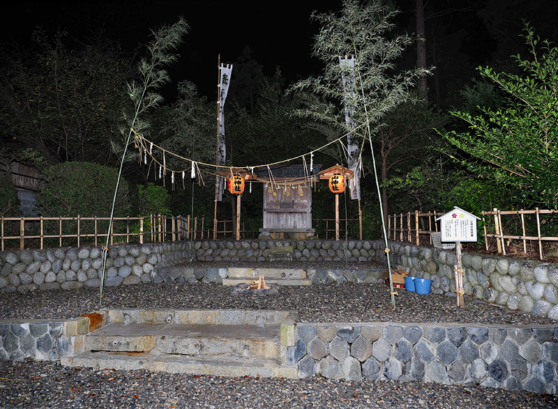 明かりが灯った山神社 2017.09.23 22:29