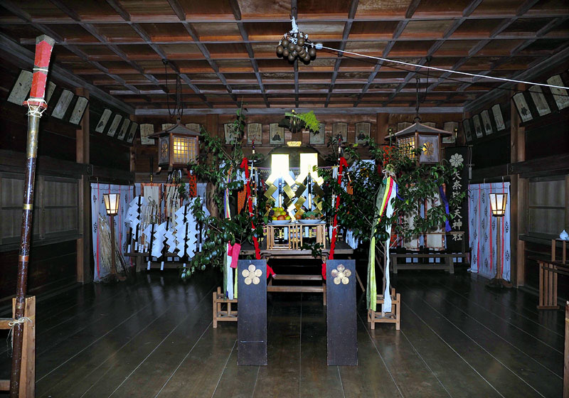 見附天神(矢奈比賣天神社)の弊殿に安置された神輿 22:36