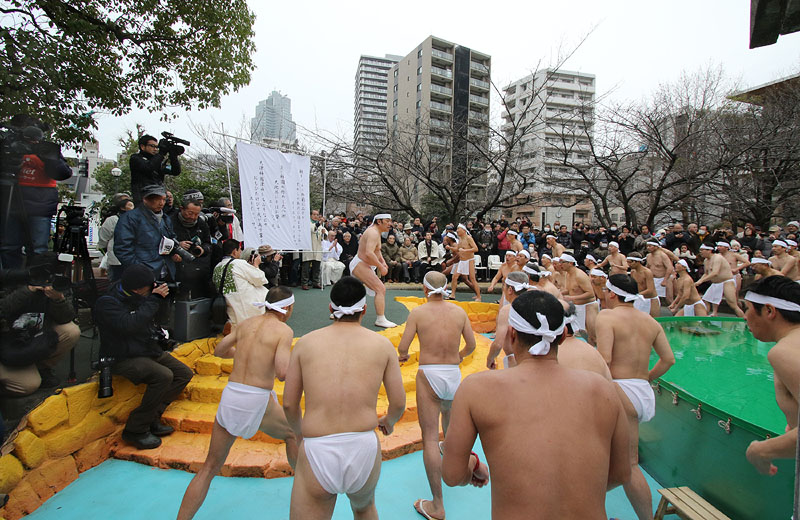 水浴前の鳥船【四】 〜大勢の報道陣〜