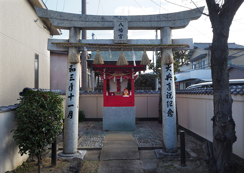 緑町公民館の南側に隣接する緑八幡宮
