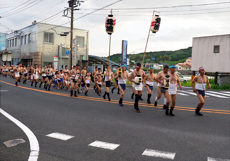 再び車道を横断 18:30