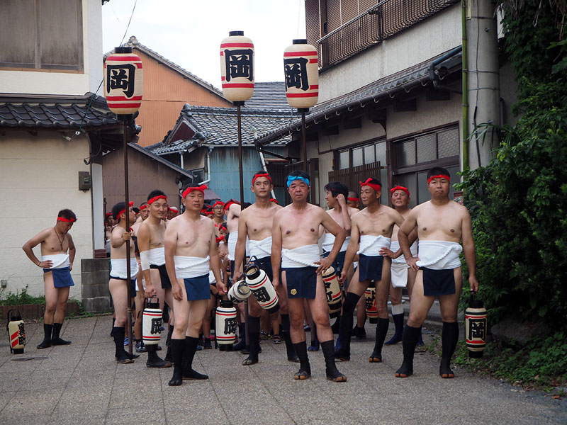 宮入を待つ岡流