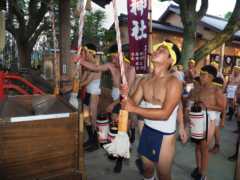 【四】 新町流の宮入り 〜三列縦隊でお参りする〜 18:36