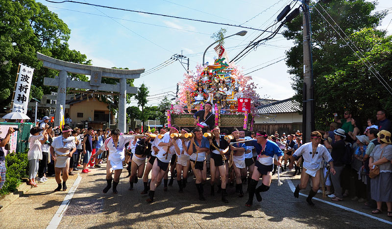 【弐】 三番山北流の宮出し 〜観衆に見守られながら波折神社前を南下!〜