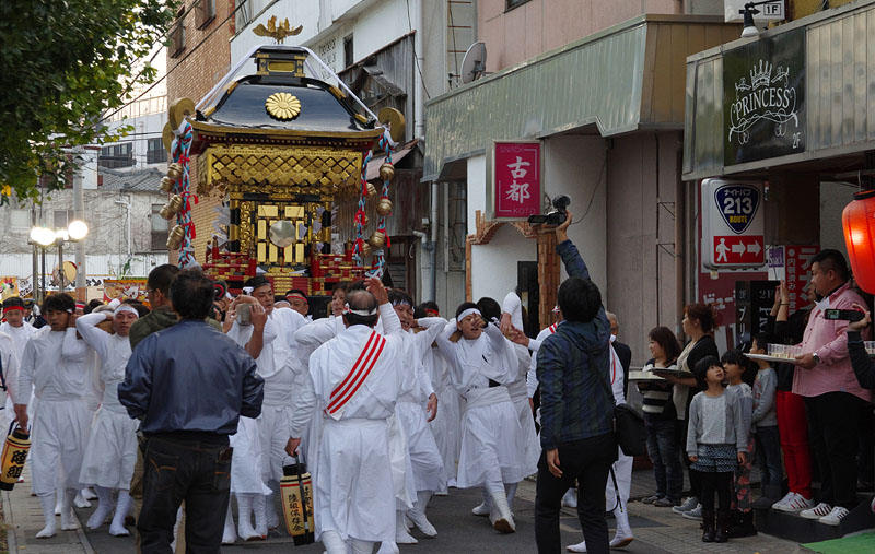 陸組による還御神輿 【弐】 〜町内を練り歩く神輿〜 16:31