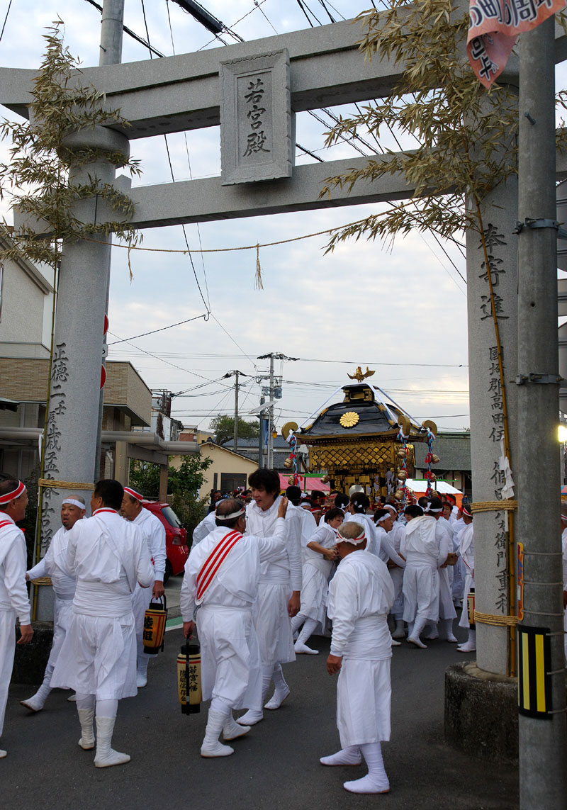 陸組による還御神輿 【四】 〜桂川に向かう神輿〜 16:43
