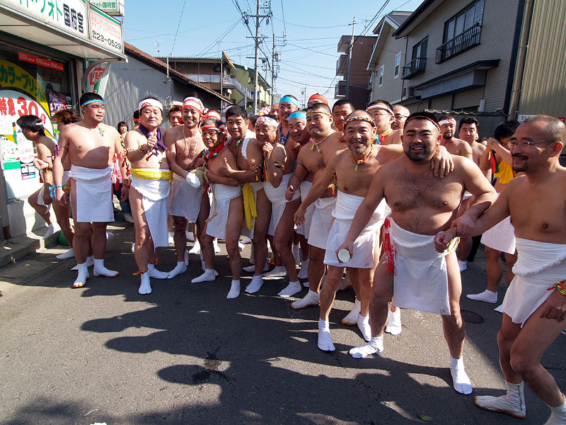全国から集まったはだか男たち