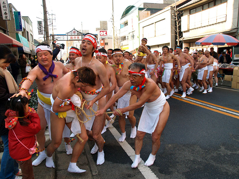 町内を練り歩く
