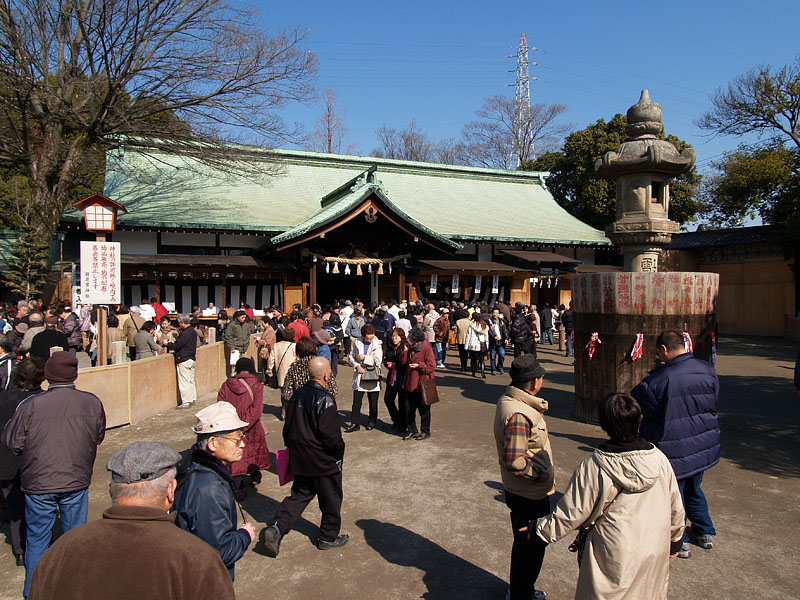 神男が渦から引き揚げられる儺追殿(なおいでん)