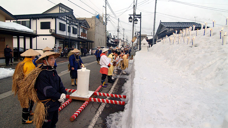 雪の祭壇で祈祷